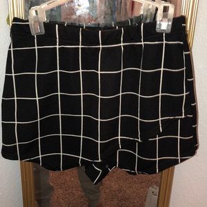 black and white envelope shorts